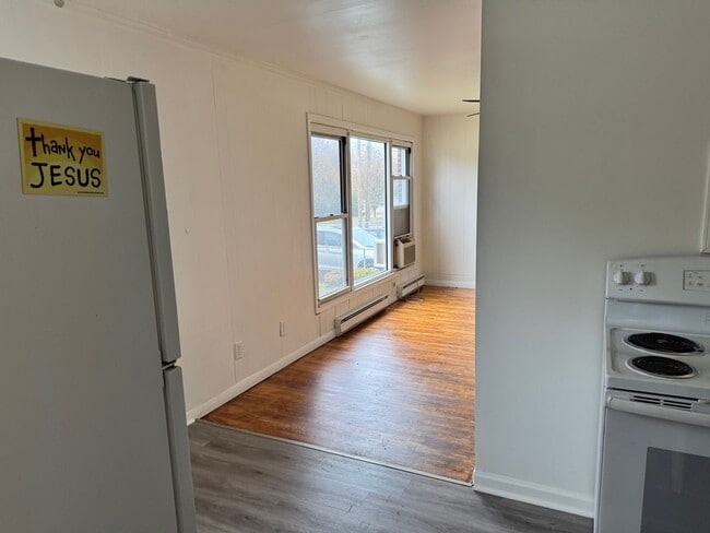 Photo - 931 Moravia St