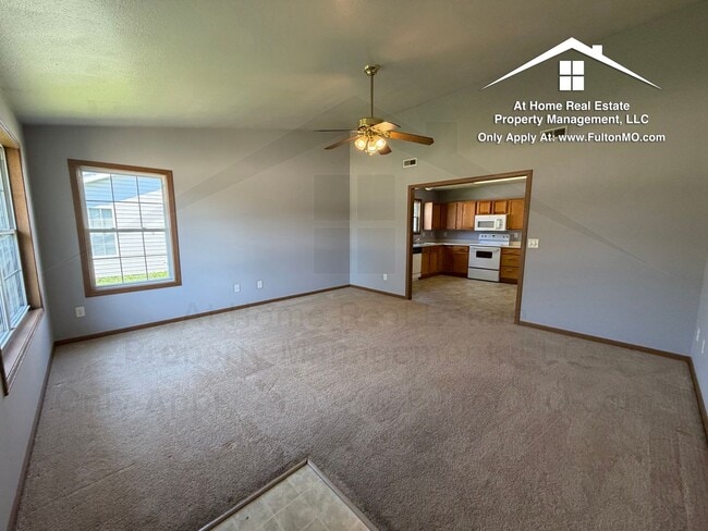 Photo - Sabre Circle 427–429 Duplex Unit 429 Sabre Circle