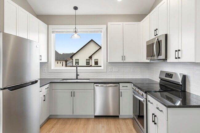 Photo - Medford Mews, Carriage House 317 Unidad D