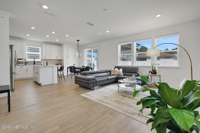 Photo - 72 Flintlock Ln