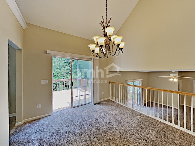 Photo - 5759 Newnan Cir