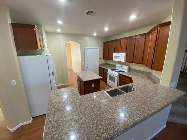 Photo - Beautiful 6 bed/3 bath home located in the...