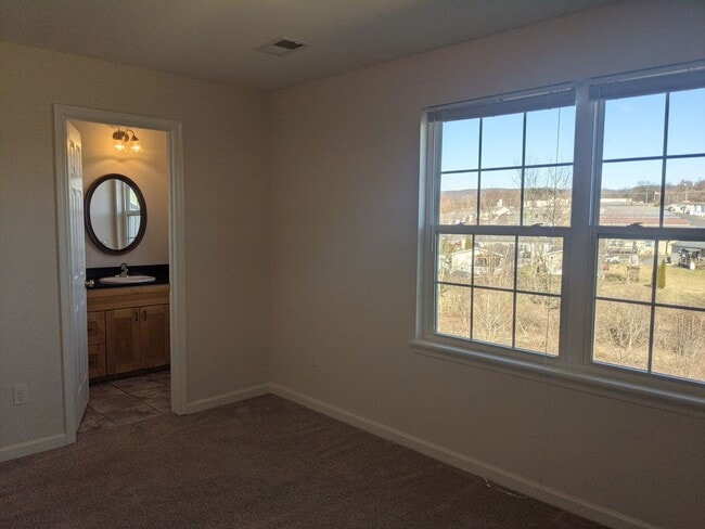 Photo - 3 Bedroom Townhouse For Rent in Charming Waynesboro, PA