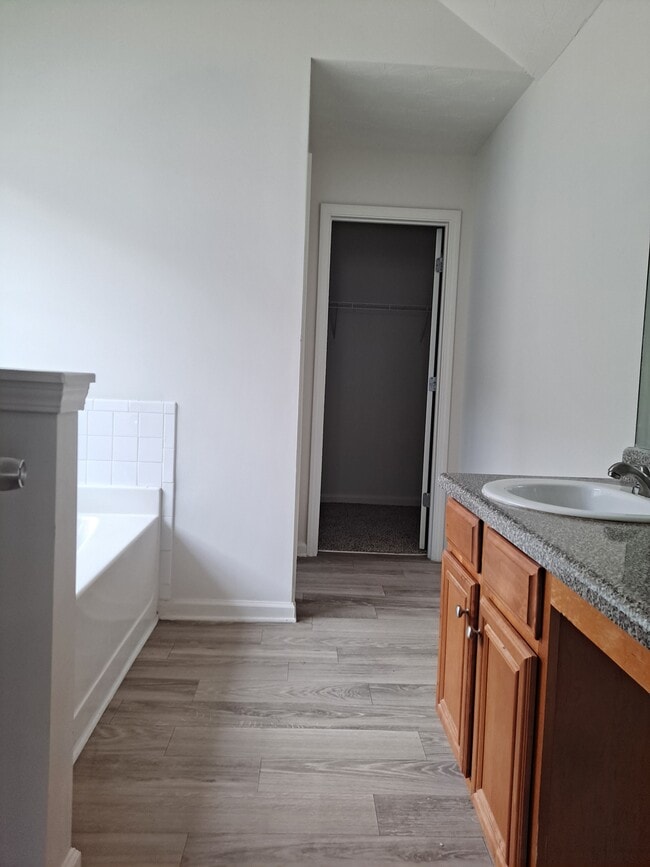 Photo - 5646 One Lake Way