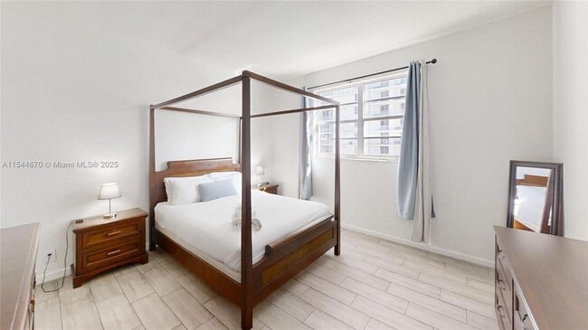 Building Photo - 4001S S Ocean Dr Unit PH7