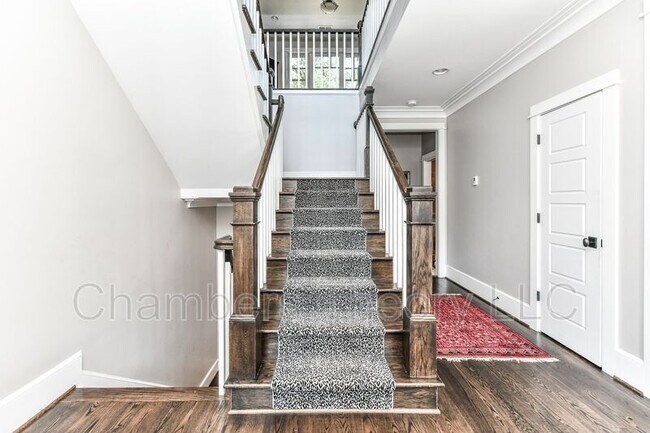 Photo - 215 N Van Buren St