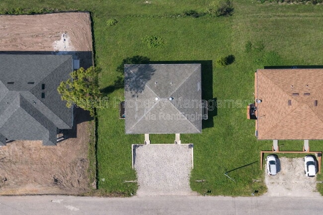 Photo - 210 Ichabod Ave