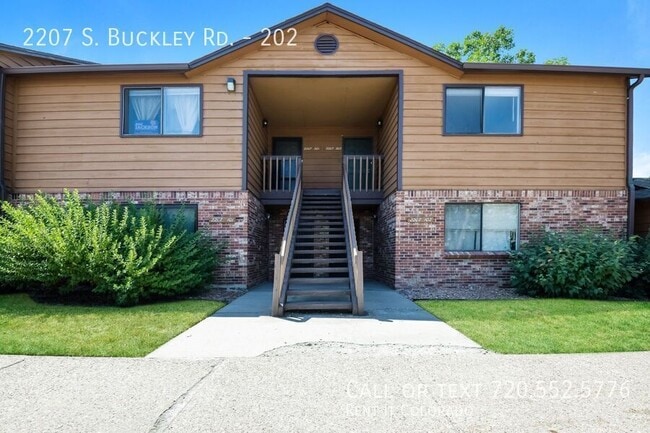 Photo - 2207 S Buckley Rd