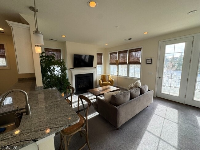 Building Photo - 169 Tarrington Rd Unit 306