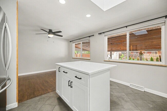 6762 Harlan St