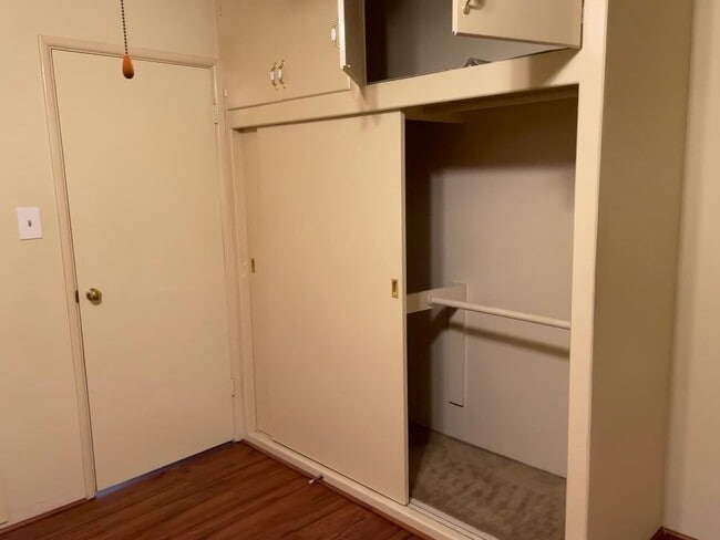 Building Photo - 330 E Fairview Ave Unit #3