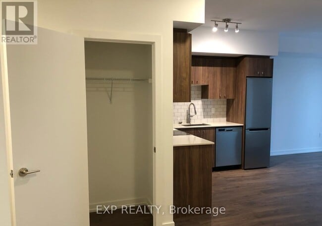 Photo - 15 Wellington St S Unit 708