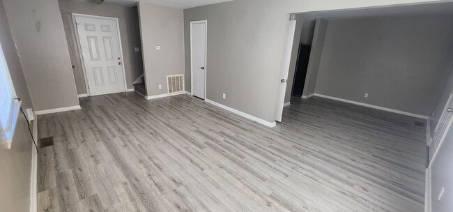 Photo - 903 Stevens Ct NE