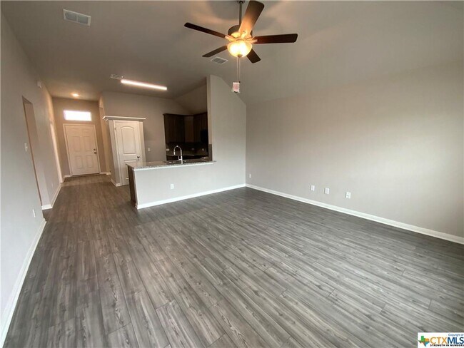 Photo - 3043 Dade Loop