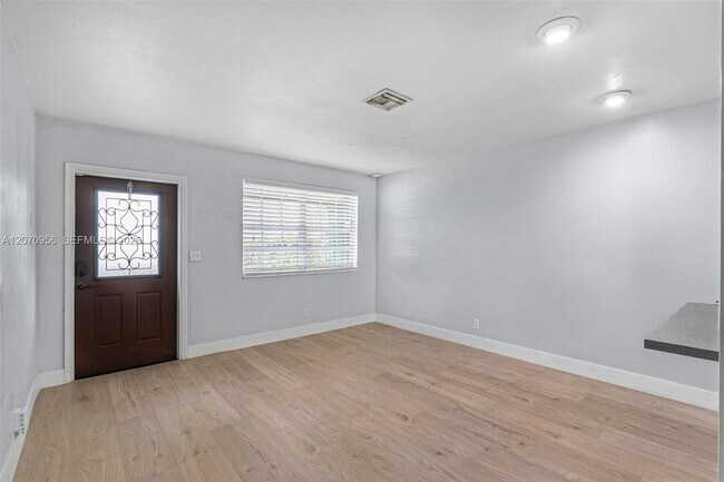 Photo - 5001 SW 92nd Terrace