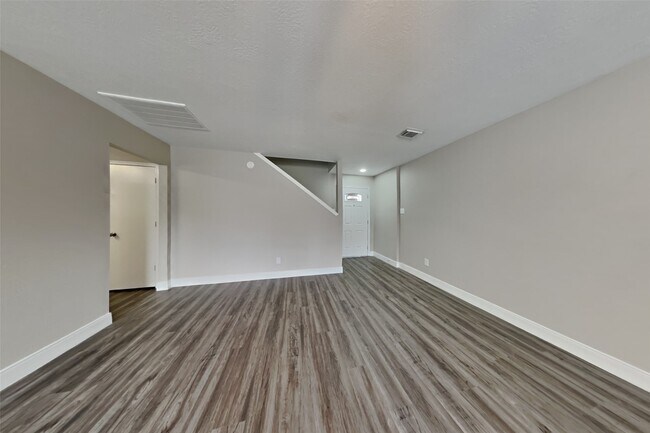 Photo - 17303 Davenway Dr
