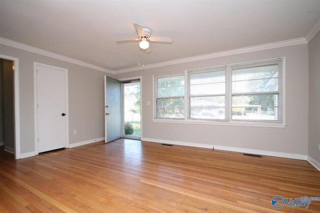 Photo - 403 Arthur St NW