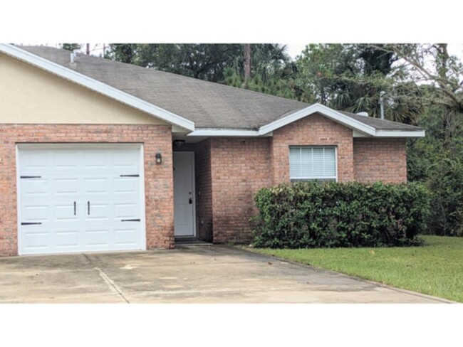 Updated 3 Bedroom 2 Bath Available Now. - Updated 3 Bedroom 2 Bath Available Now. House