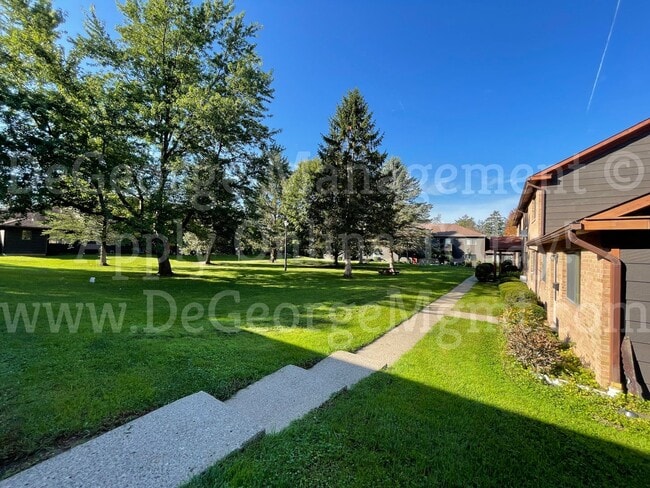 Photo - Parkway Apartments