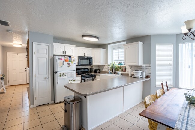 Photo - 435 W 1330 N