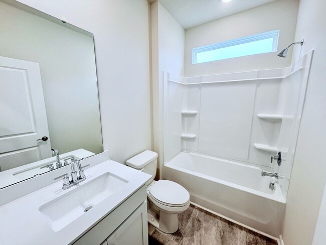 Photo - 137 Somerset Ln