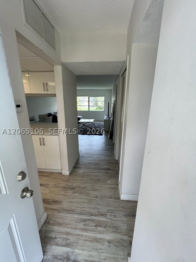 Building Photo - 2825 NE 201st Terrace Unit M215