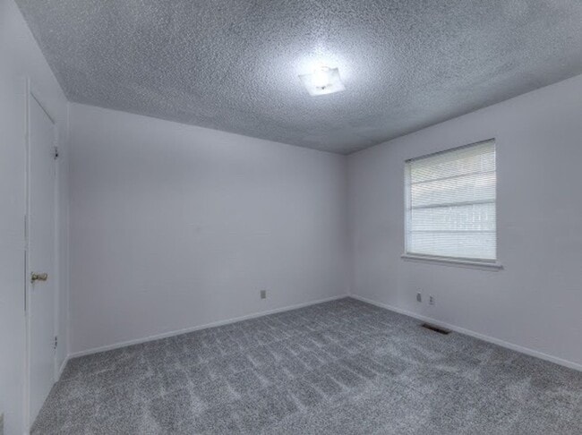 Photo - 2 Bedroom 1 Bath Duplex