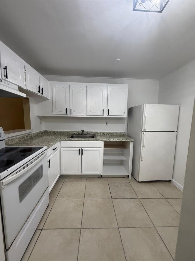 Building Photo - 4334 NW 9th Ave Unit .