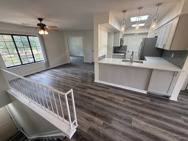 Photo - 1560 Meadowside Dr
