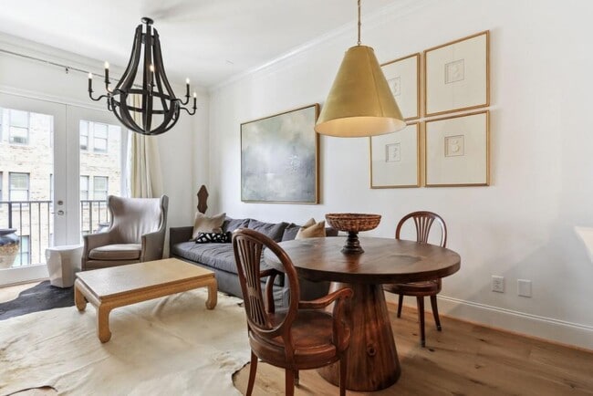 Building Photo - 2277/2255 Peachtree Rd NE Unit 825