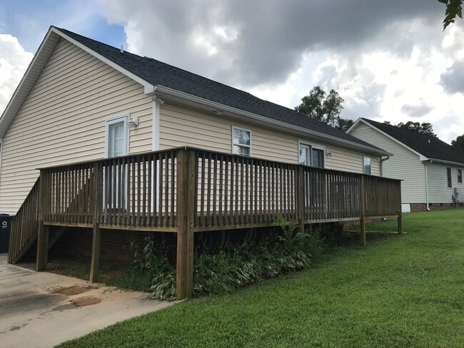 Photo - 200 Manning Way