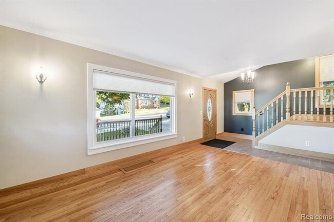 Photo - 624 E Main St