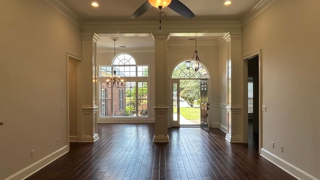 Photo - 389 Chastain Cir