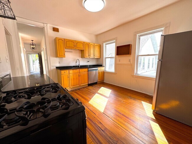 Photo - 67 Washburn Ave Unidad 2