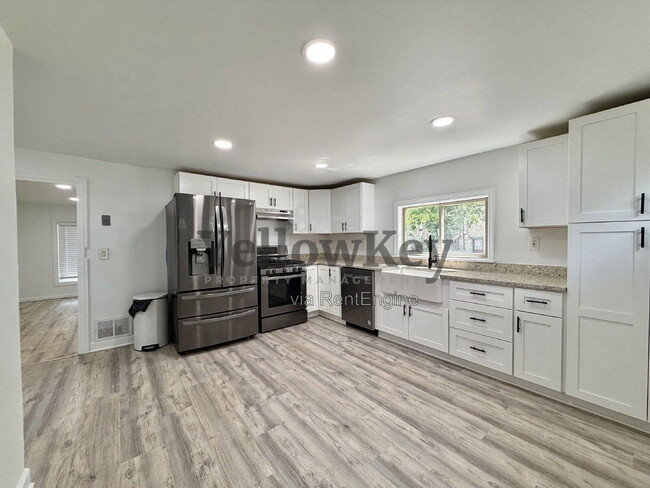 Photo - 121 S 4th St