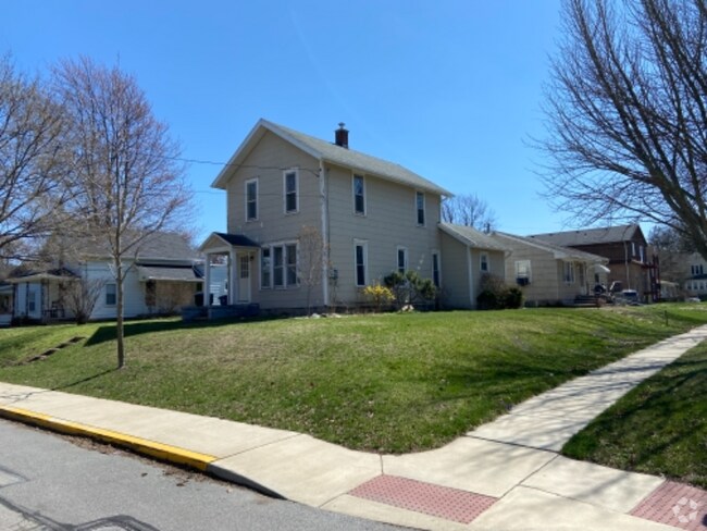 Building Photo - 302 E Reed Ave Rental