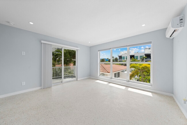 Photo - 3220 NE 7th Pl Unidad 3