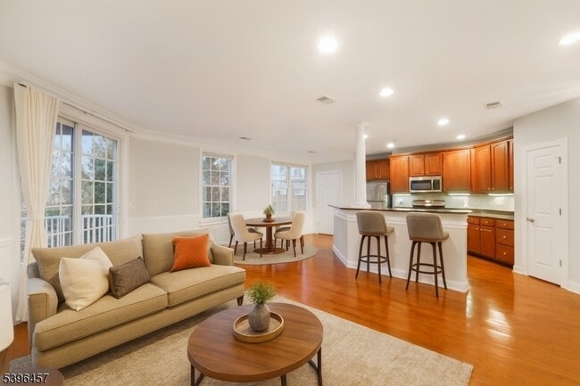 Photo - 265 Victoria Dr