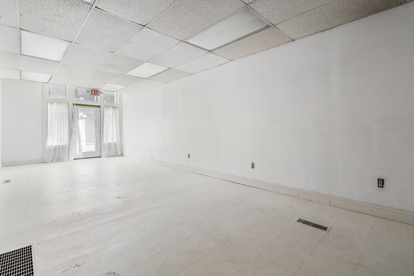 Photo - 3 E Washington St