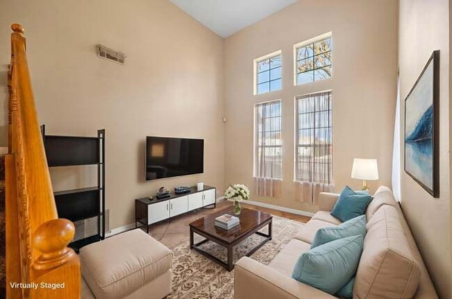 Photo - 516 Carrigane Way