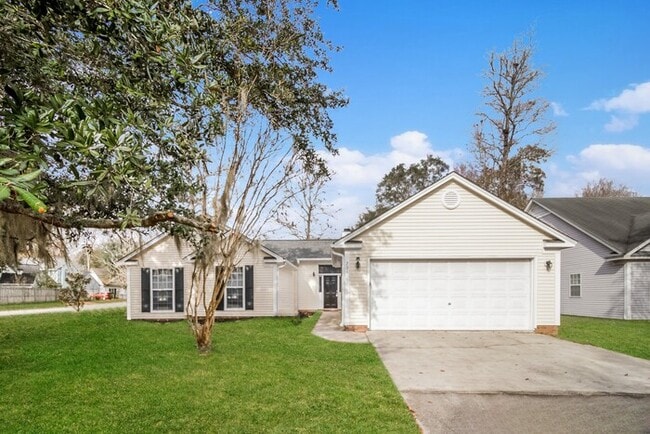 Building Photo - Inviting and Spacious 3 Bedroom Home in Summerville