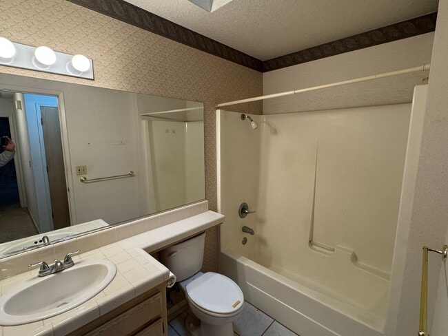 Photo - 3 bedroom 2 bath house in established neighborhood