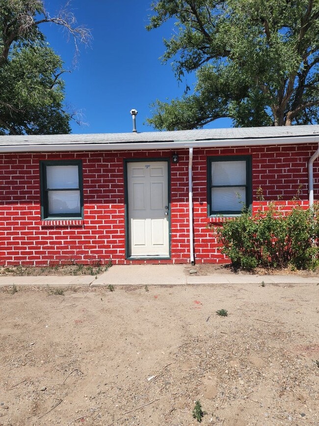 Building Photo - 1001 Walnut Dr Unit 2