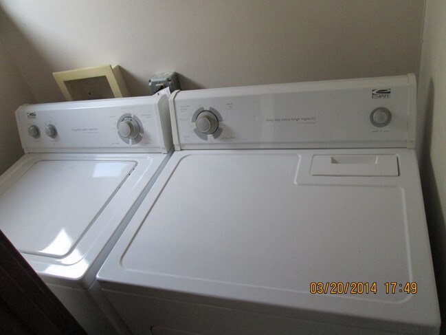 Washer & Dryer Hookups - 1104 Elizabeth St Unit #1