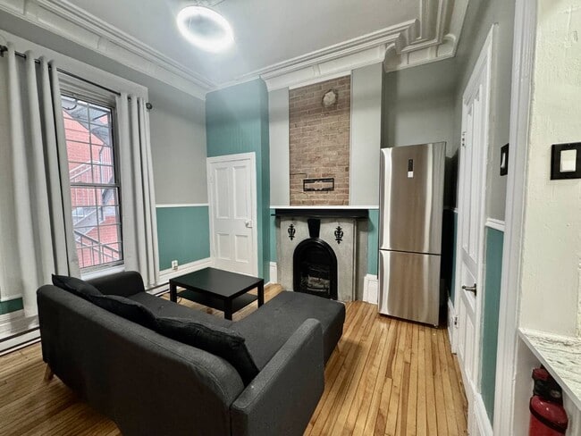 Building Photo - 621 Rue Prince Arthur O