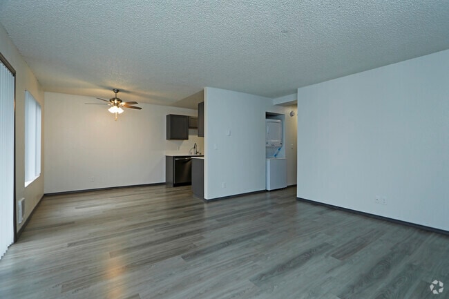 3BR, 1BA - 920SF