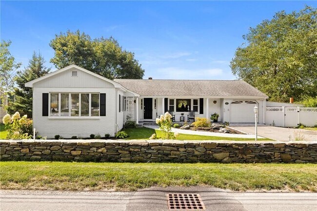 Photo - 331 3rd Beach Rd