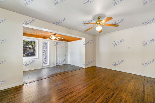 Photo - 2704 Highwood Dr