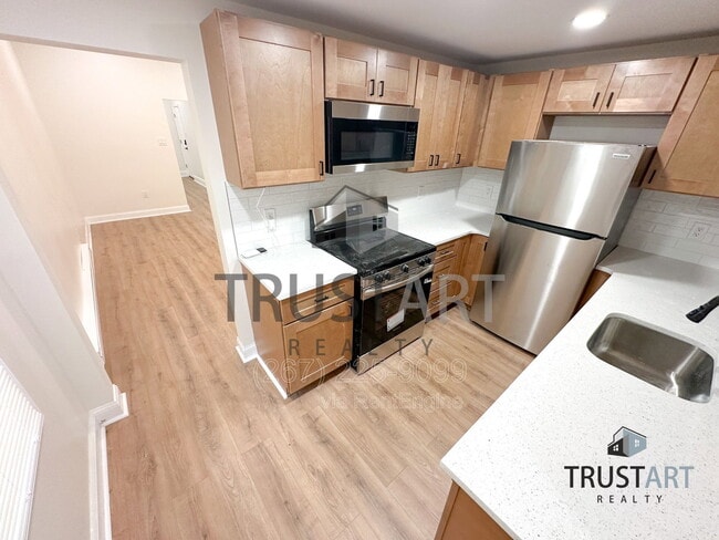 Building Photo - 4633 Penn St Unit 1