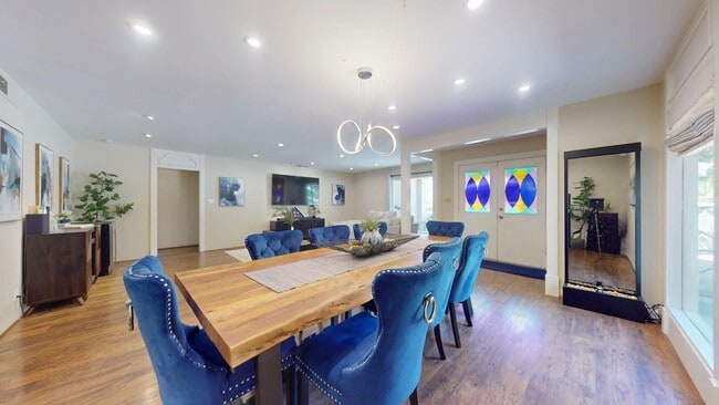 1745 W San Madele Ave